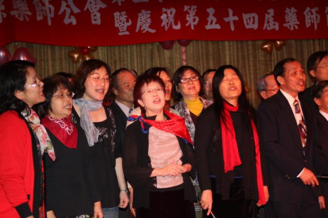 077 台灣藥師合唱團為大家演唱「隱形的翅膀」