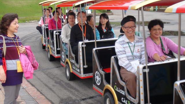 提供旅客們乘坐的遊園車